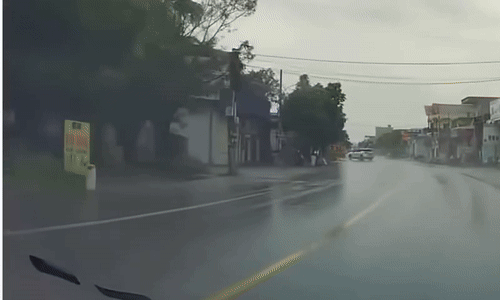 suv-lat-ngua-vi-danh-lai-gap-trong-mua