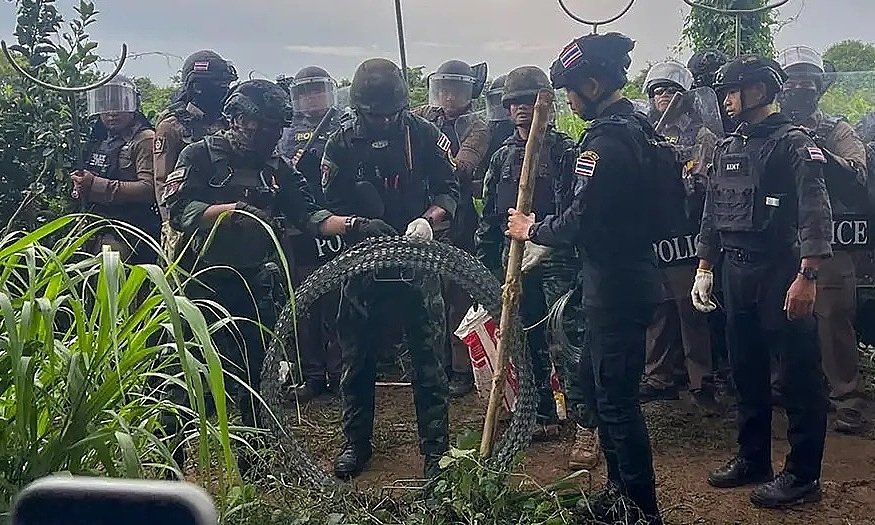 thai-lan-cho-xay-10-km-hang-rao-bien-gioi-voi-campuchia