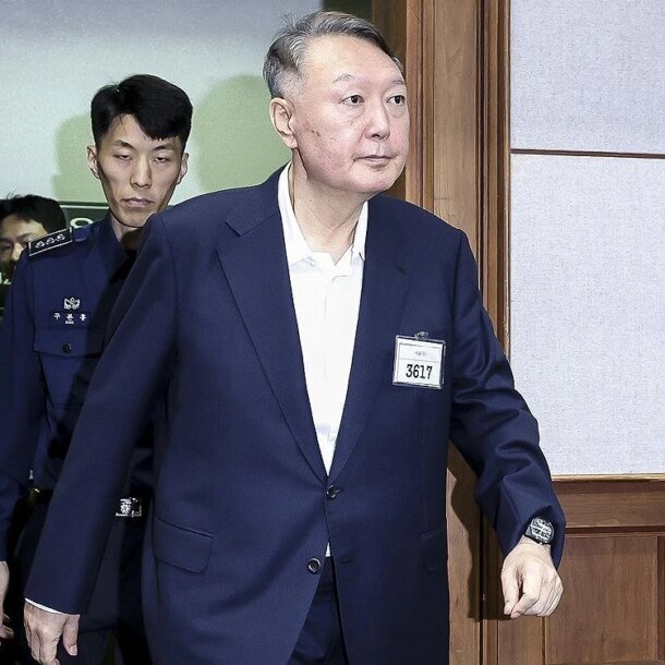 cuu-tong-thong-han-quoc-yoon-suk-yeol-xuat-hien-tieu-tuy-tai-toa