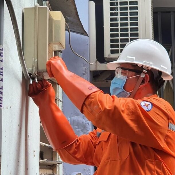 cong-to-dang-hoat-dong,-vi-sao-dien-luc-tp.hcm-lai-thay-moi?