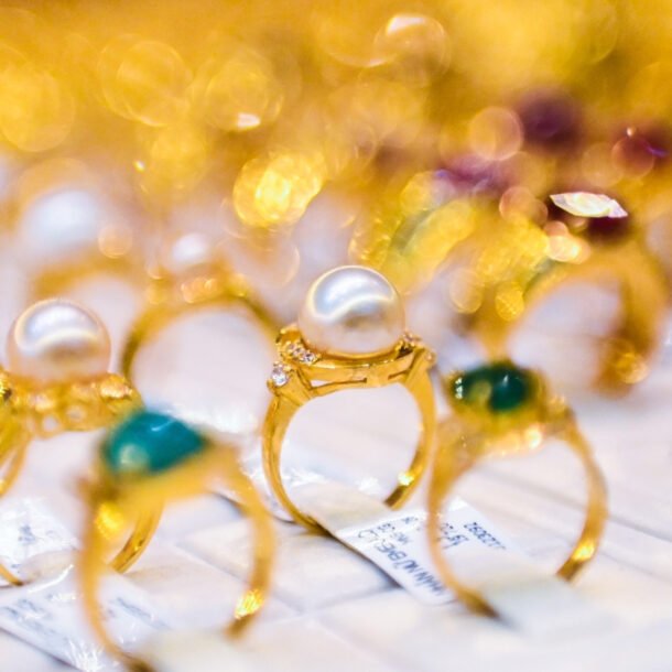 gia-vang-hom-nay-27/9/2025:-vang-cham-nguong-nong,-nha-dau-tu-de-chung