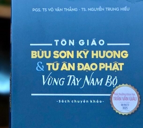 sach-ve-‘ton-giao-o-mien-tay’-doat-giai-tran-van-giau