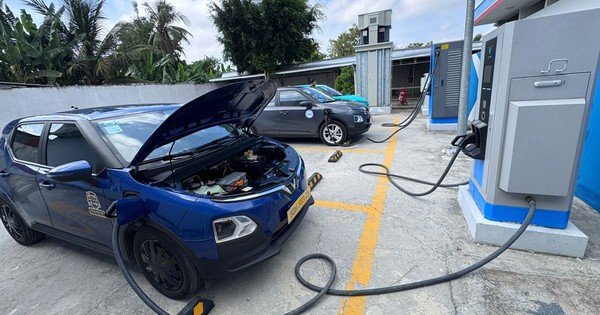 v-green-cua-ti-phu-pham-nhat-vuong-de-xuat-khong-ap-gia-dien-khung-gio-cao-diem-voi-tram-sac