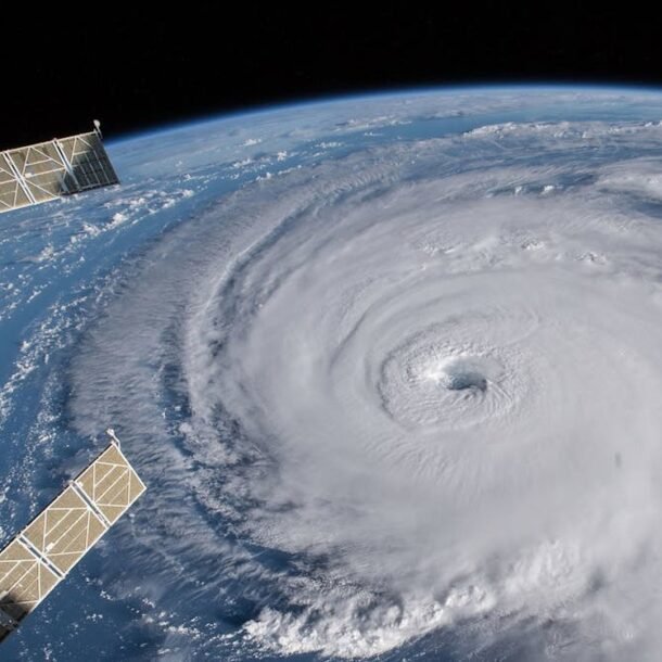 bao-bualoi:-canh-giac-cao-voi-nhung-con-bao-du-bat-thuong