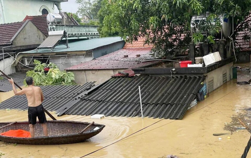 nuoc-song-dang-cao-sau-bao-bualoi,-nguoi-dan-nghe-an-xuyen-dem-chay-lu