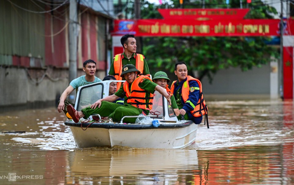 lu-cac-song-mien-bac-dang-len