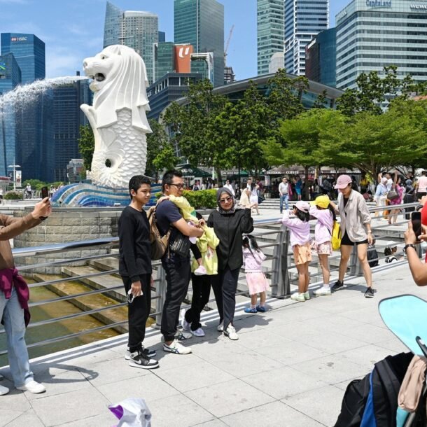 nhap-cu-va-‘xa-hoi-sieu-gia’-o-singapore