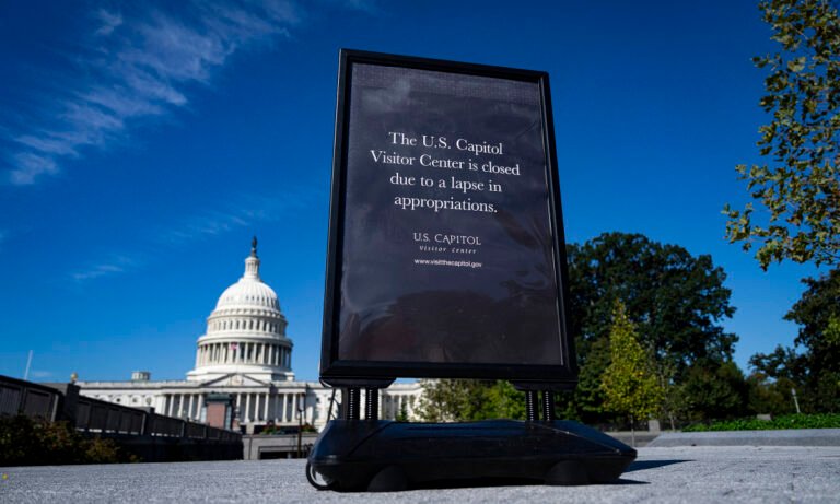 hon-loan-trong-co-quan-lien-bang-my-khi-chinh-phu-dong-cua