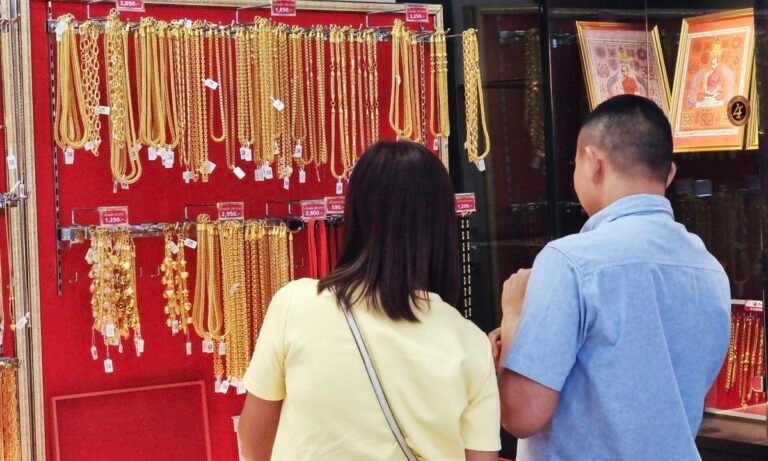 gia-vang-tang-vot,-dan-thai-lan-do-xo-mua-trang-suc-my-ky