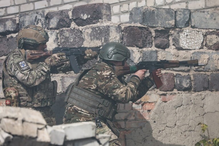 ukraine-noi-nga-giam-suc-tan-cong,-moscow-mo-rong-kiem-soat-o-kupiansk