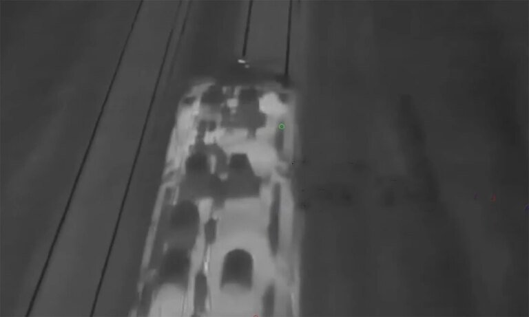 uav-nga-tap-kich-tau-hoa-dang-chay,-qua-mat-truc-thang-ukraine