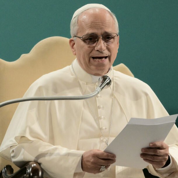 giao-hoang-chi-trich-cach-my-doi-xu-voi-nguoi-nhap-cu