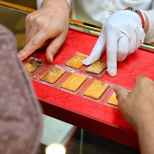 ngan-hang-dau-tien-ra-mat-thuong-hieu-vang-mieng