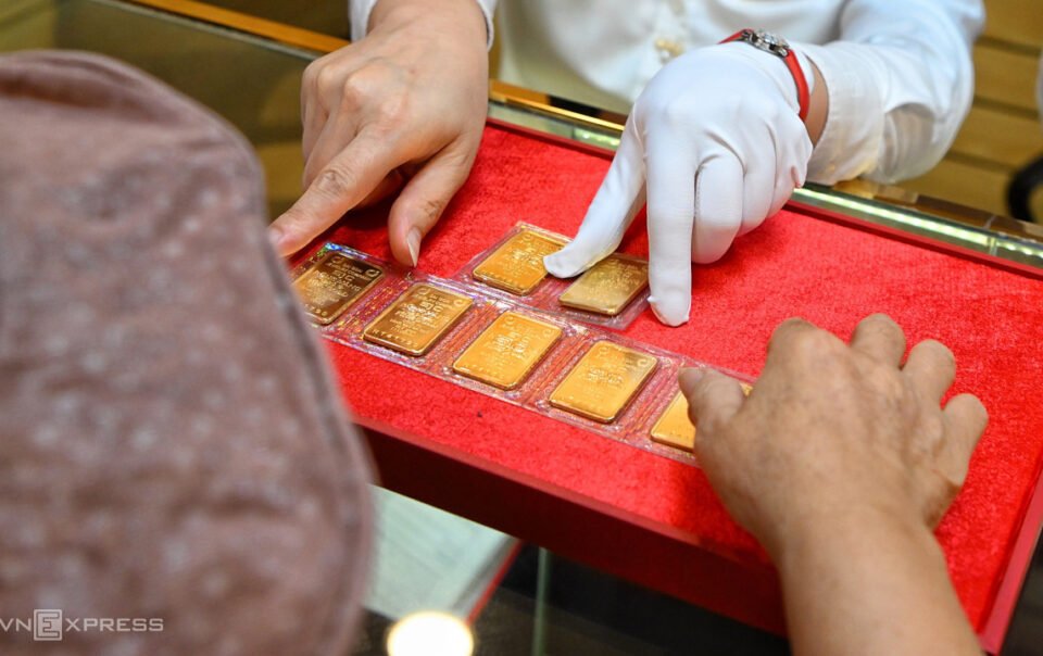 ngan-hang-dau-tien-ra-mat-thuong-hieu-vang-mieng