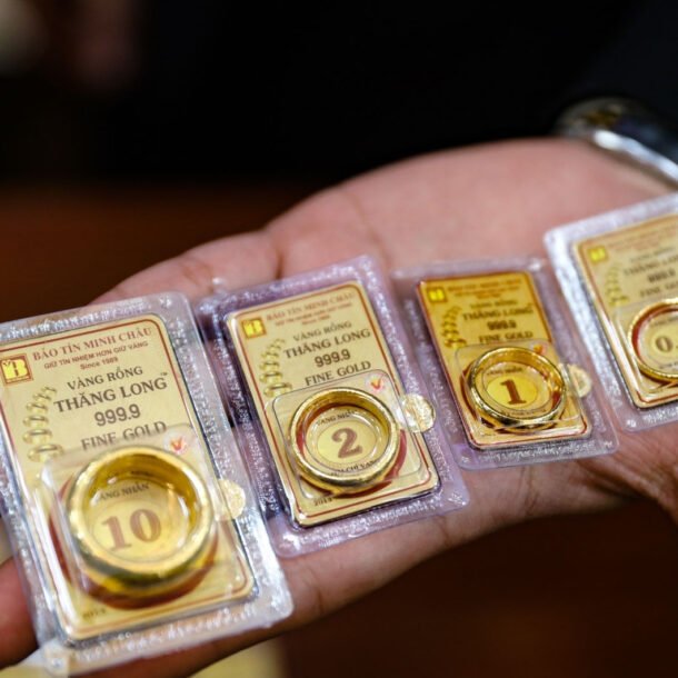 gia-vang-hom-nay-3/10/2025-chiu-tac-dong-manh-tu-viec-chinh-phu-my-dong-cua