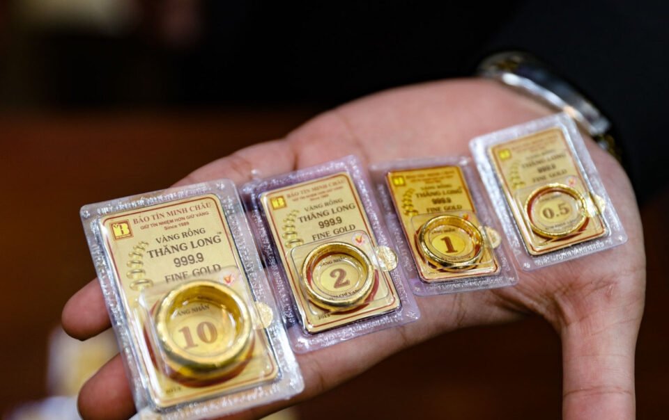 gia-vang-hom-nay-3/10/2025-chiu-tac-dong-manh-tu-viec-chinh-phu-my-dong-cua