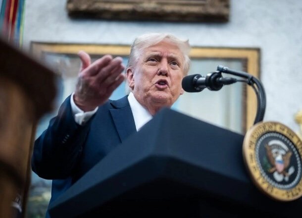 ong-trump-canh-bao-dang-dan-chu-ve-viec-chinh-phu-my-phai-dong-cua