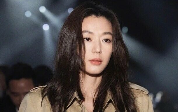 bien-kich-xin-loi-vi-khien-jeon-ji-hyun-bi-tay-chay