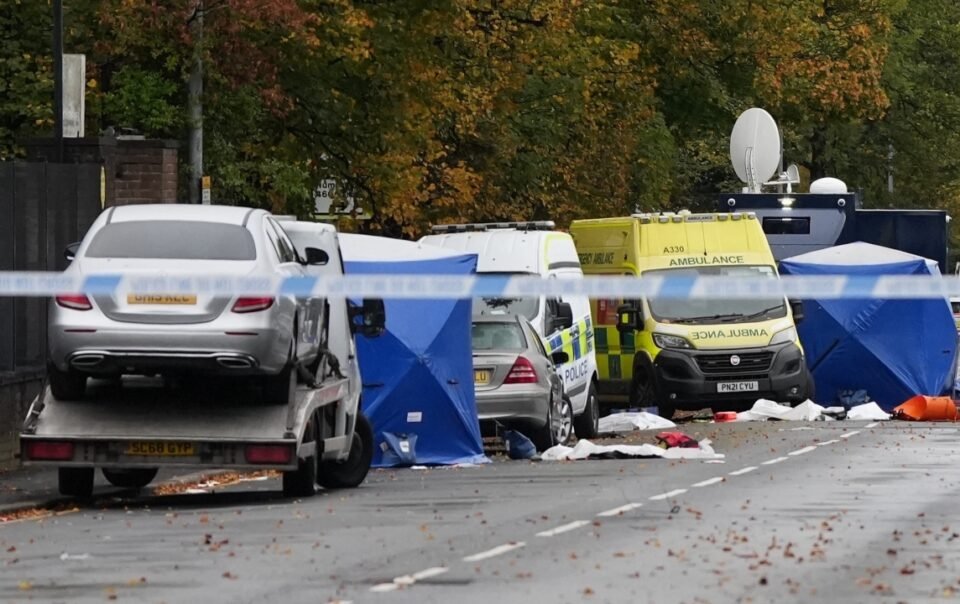 canh-sat-anh-vo-tinh-ban-chet-nan-nhan-trong-vu-giao-duong-do-thai-bi-tan-cong