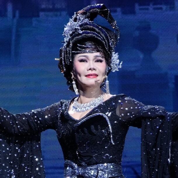 ngoc-huyen-khoc-vi-duoc-hat-cung-su-phu-bach-mai-trong-tam-su-phi-giao