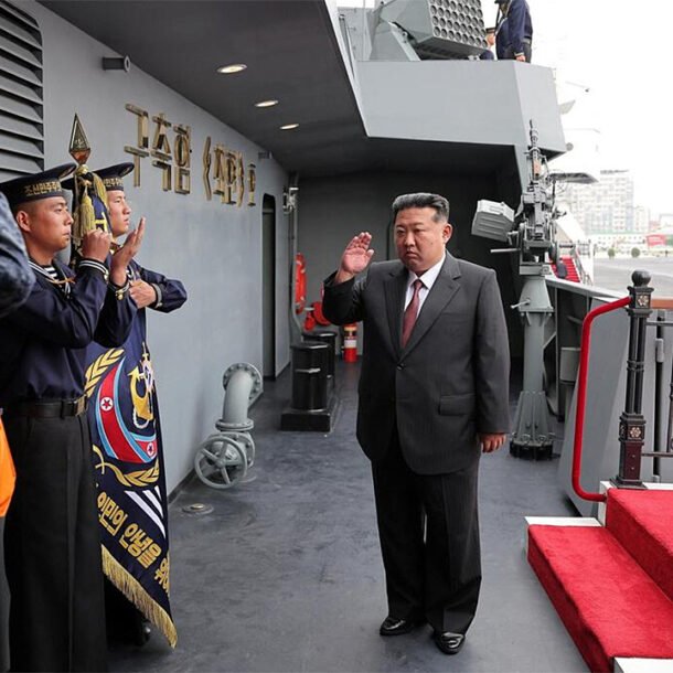 ong-kim-jong-un-tham-chien-ham-toi-tan,-ra-lenh-‘san-sang-doi-pho-ke-thu’