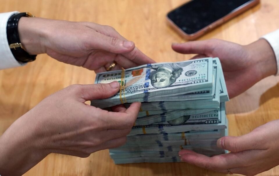 gia-usd-hom-nay-610.2025:-lao-doc-trong-ngan-hang