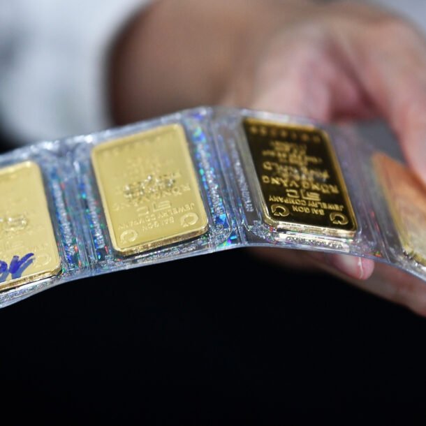 gia-vang-hom-nay-5/10/2025-tang-manh,-vang-mieng-sjc-tien-gan-140-trieu-dong