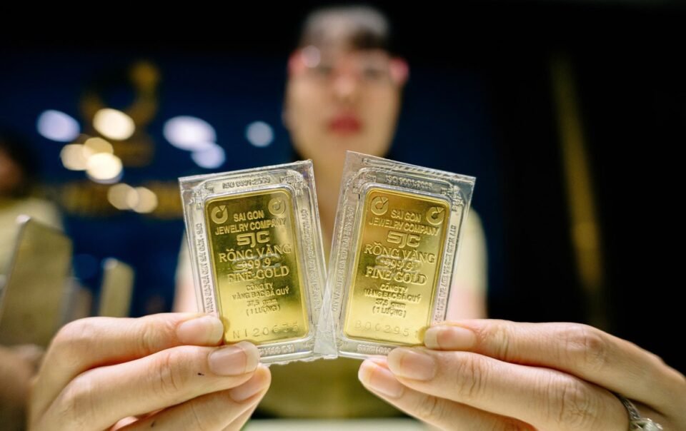 cuoi-tuan,-gia-vang-tang-len-muc-cao-nhat-truoc-nay,-sat-139-trieu-dong/luong