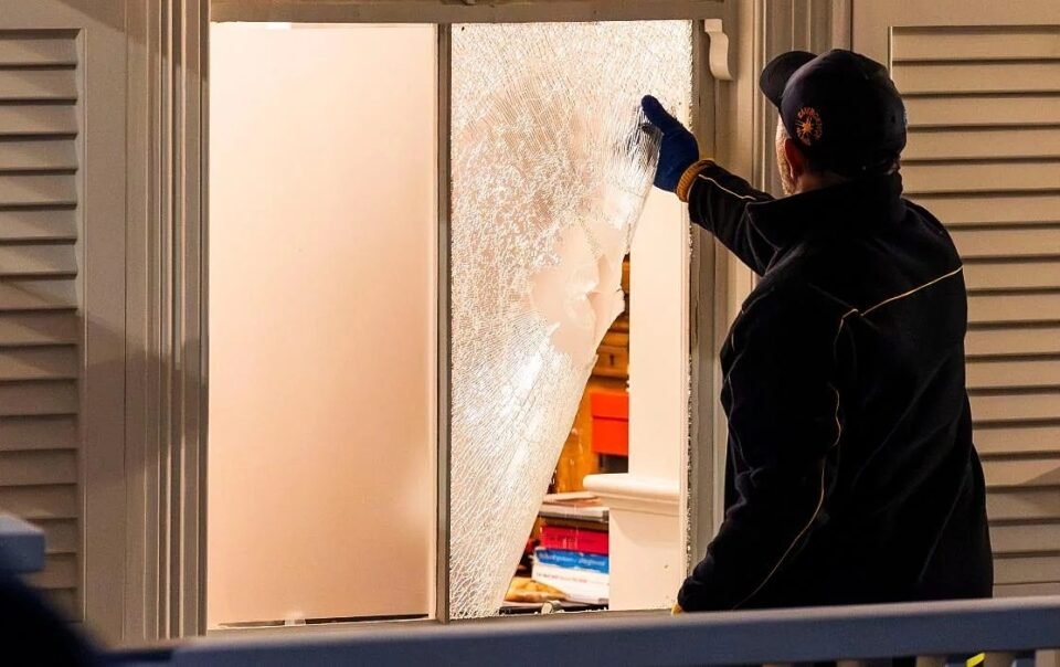 nguoi-bieu-tinh-tan-cong-nha-rieng-ngoai-truong-new-zealand