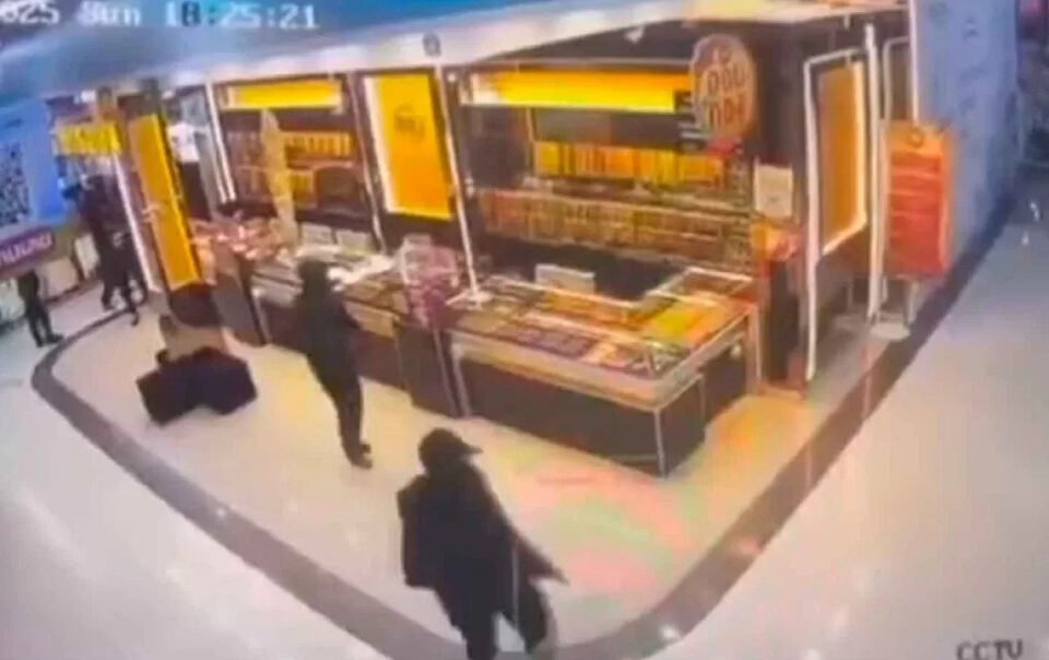 bang-cuop-mang-sung-cuop-tiem-vang-thai-lan