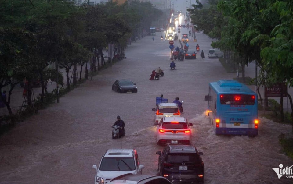 vung-may-doi-luu-it-dich-chuyen,-ha-noi-mua-lon-xoi-xa-den-khi-nao?