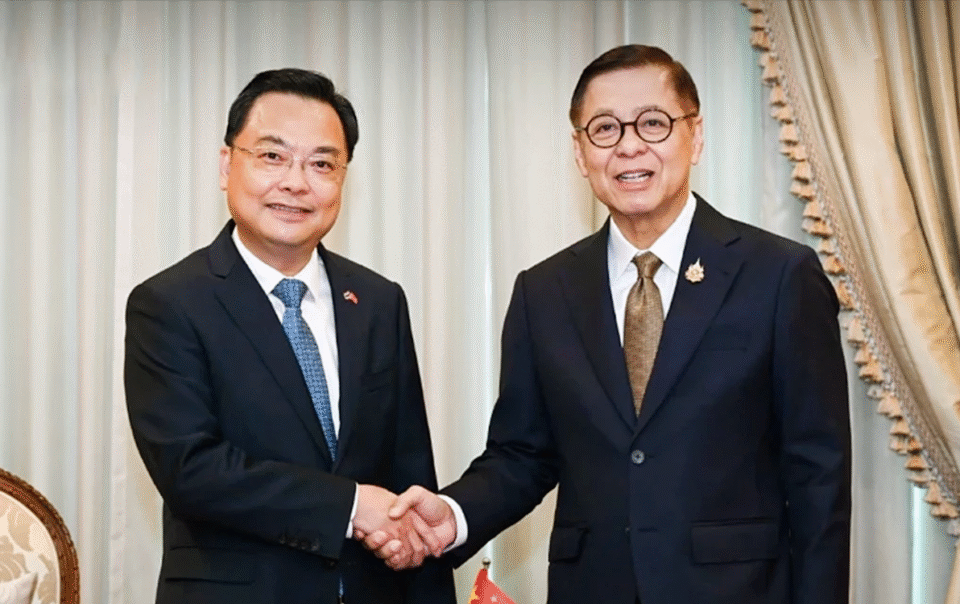 dai-su-trung-quoc-bac-tin-vien-tro-vu-khi-cho-campuchia-chong-thai-lan