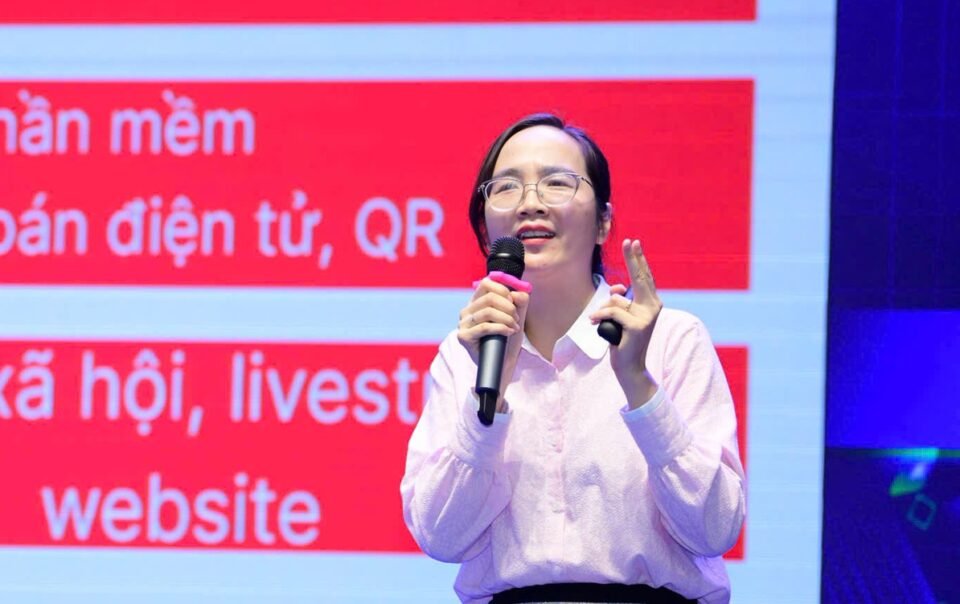 tieu-thuong-hao-hung-hoc-chuyen-doi-so-qua-san-choi-‘len-so-–-len-doi’