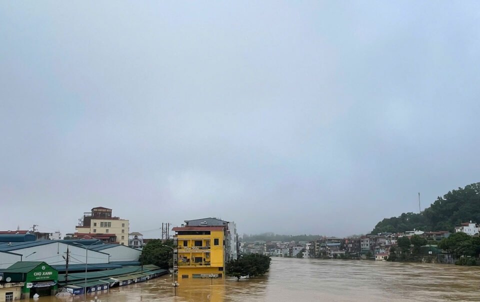 hai-lan-trong-mot-tuan,-nuoc-lu-duc-ngau-'nuot-tron'-trung-tam-cao-bang