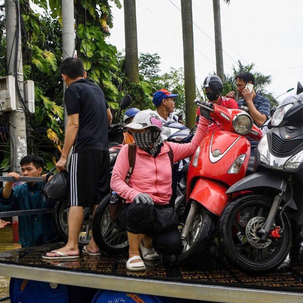 troi-hung-nang,-nhieu-nguoi-ha-noi-van-phai-'luy-do'-tu-che