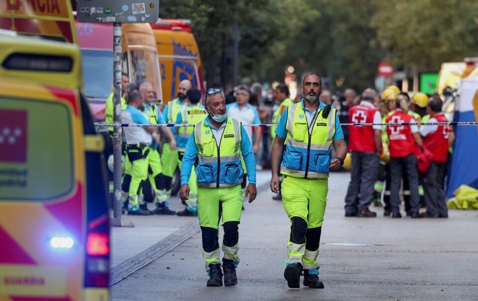 sap-toa-nha-sau-tang-o-trung-tam-madrid,-4-nguoi-thiet-mang