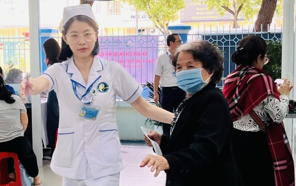 vi-mot-viet-nam-khoe-manh-truong-tho-–-ky-1:-kham-sang-loc-mien-phi-ra-sao?