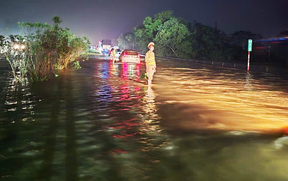 cao-toc-ha-noi-–-thai-nguyen-van-ngap-den-nua-met,-phuong-tien-di-lai-kho-khan