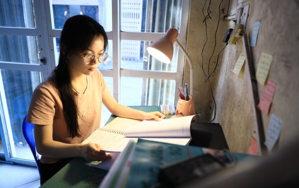 ‘nguoi-con-hieu-thao-ha-noi’-trong-ngoi-nha-15m²,-dong-goi-dinh-vit-kiem-tien-hoc-kinh-te-quoc-dan