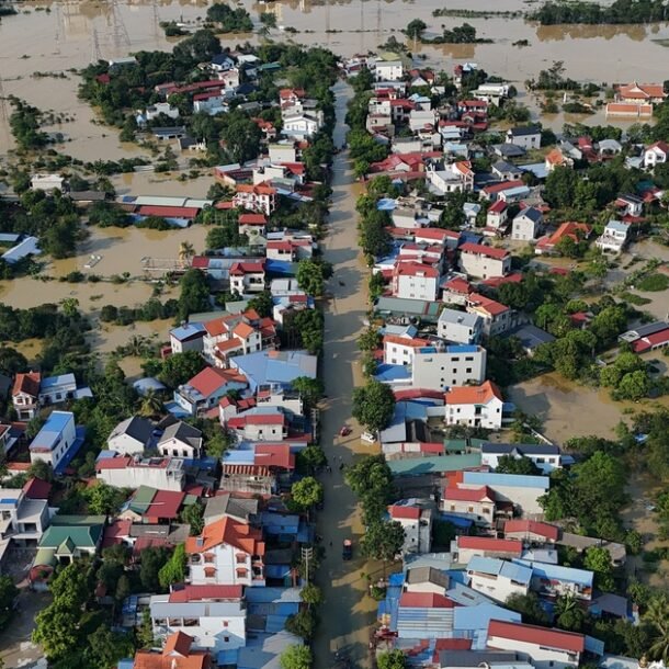 lu-song-cau-vuot-bao-dong-3-hon-2-m,-ha-noi-khan-cap-di-dan