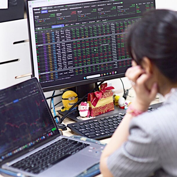 tin-tuc-sang-10-10:-dai-gia-xang-dau-mien-tay-lien-tiep-don-tin-khong-vui;-cuu-3.000-nguoi-dot-quy