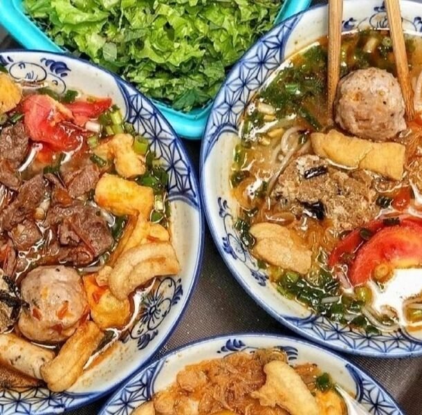 toi-so-hai-bat-bun-rieu-‘full-topping’-an-sang-cua-nhieu-nguoi-viet