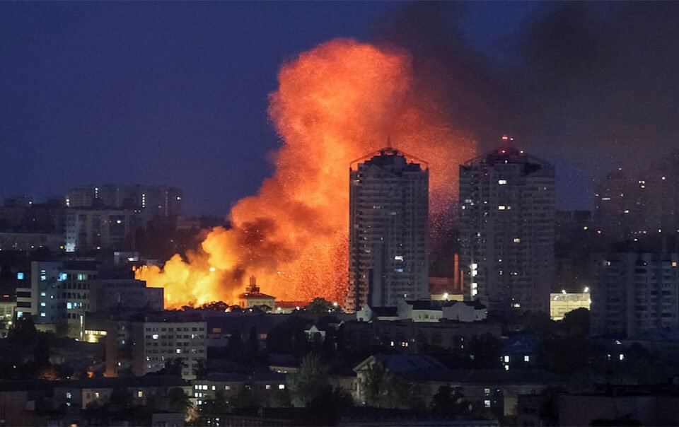 nga-tap-kich-quy-mo-lon,-thu-do-kiev-mat-dien