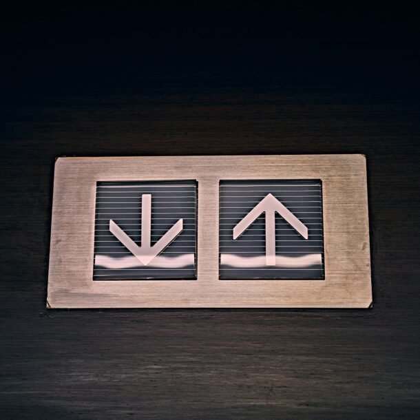 solana-(sol)-price-risks-drop-below-$200-after-losing-key-support,-analyst-warns