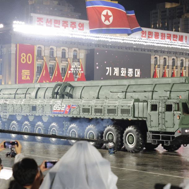 dan-ten-lua,-xe-tang-toi-tan-trieu-tien-pho-dien-tai-le-duyet-binh