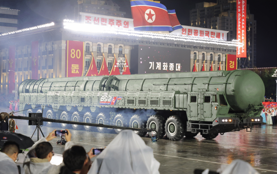 dan-ten-lua,-xe-tang-toi-tan-trieu-tien-pho-dien-tai-le-duyet-binh