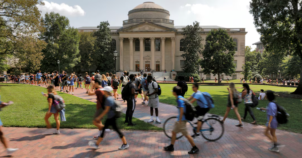 so-sinh-vi&ecirc;n-quoc-te-den-my-giam-gan-20%-trong-th&aacute;ng-8