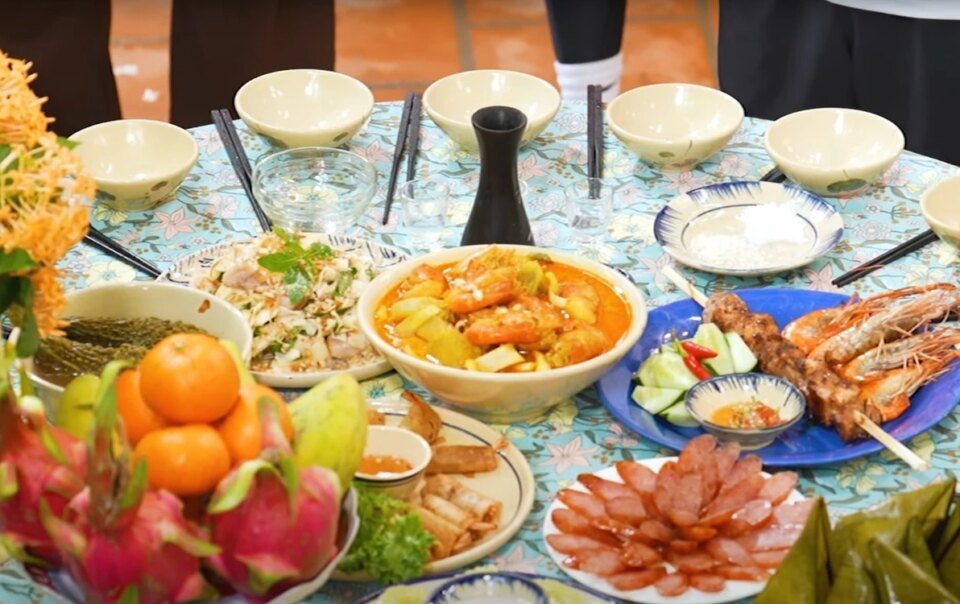 2-ngay-1-dem-tai-hien-bua-tiec-mien-tay-co-kho-qua-nhoi-thit-vit,-goi-hu-dua,-banh-it