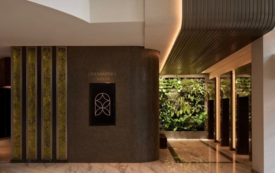 khach-san-sheraton-saigon-grand-opera-sap-duoc-khoac-ao-moi