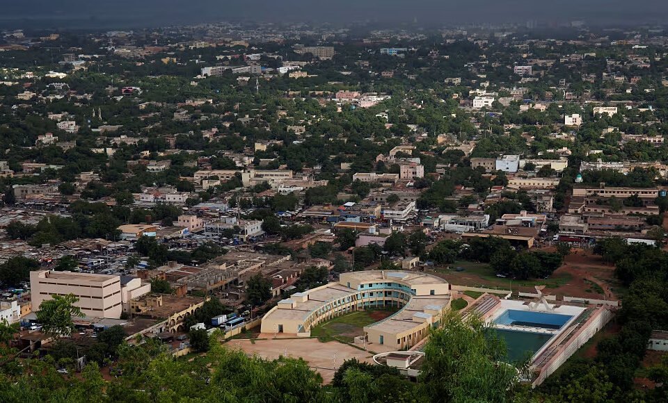 quoc-gia-chau-phi-yeu-cau-nguoi-my-coc-10.000-usd-de-xin-visa